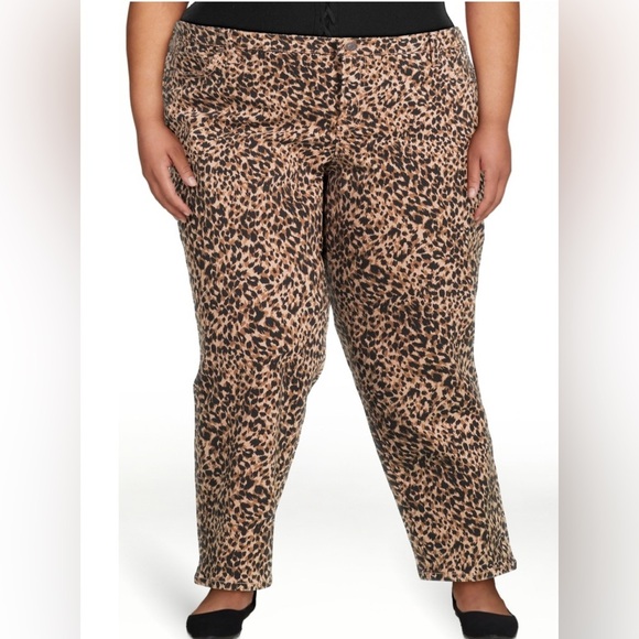 ⭐️New with Tags ⭐️Terra & Sky Women's Plus Straight Leg Jeans, Leopard print 26W - Picture 2 of 4